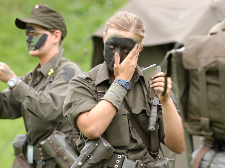Die Soldatinnen im österreichischen Bundesheer bevorzugen Tarnfarben.