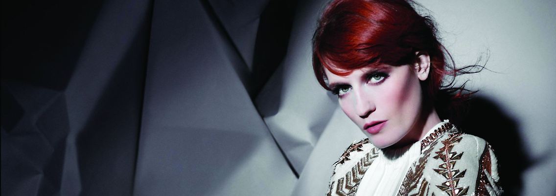 Fotografiert von Karl Lagerfeld - Florence posiert für die Vogue.