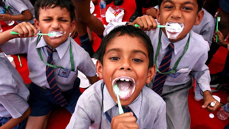 Zähneputzen ist auch in Indien angesagt. Colgate profitiert.