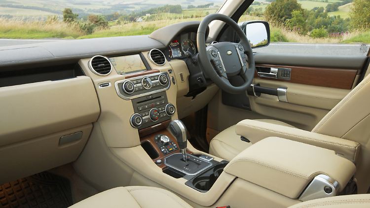 Das Interieur wurde komplett umgestaltet. Vor allem an der Bedienung hat man gearbeitet.