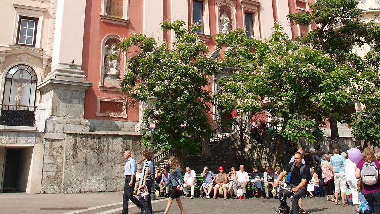 Prešerenplatz vor der Franziskanerkirche.