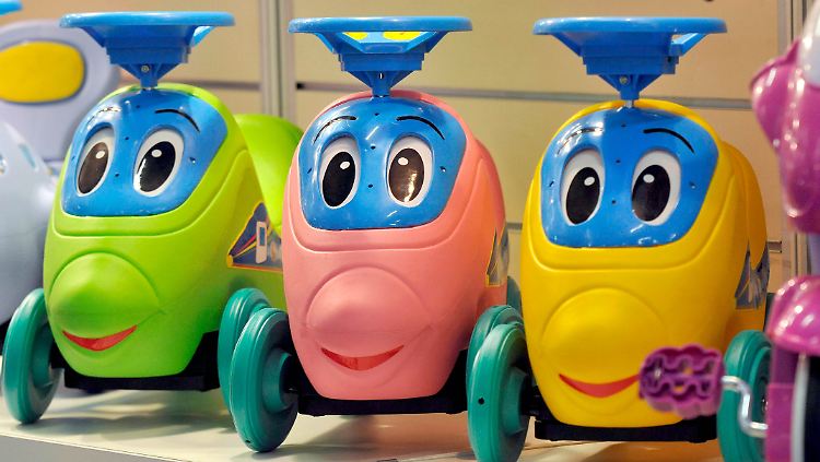 Bunt, laut und unterhaltsam: Kinder bekommen bei Spielzeug große Augen.
