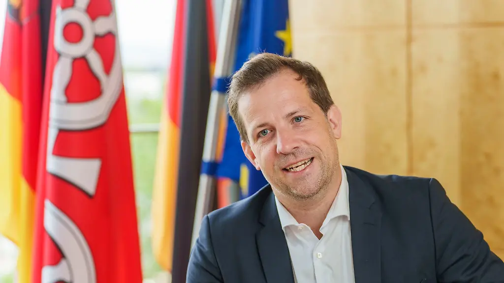 Fuer-den-ganz-grossen-Wurf-haelt-Oberbuergermeister-Haase-die-auf-zwei-Jahre-verteilten-600-Millionen-Euro-des-Landes-fuer-die-Kommunen-im-Land-nicht