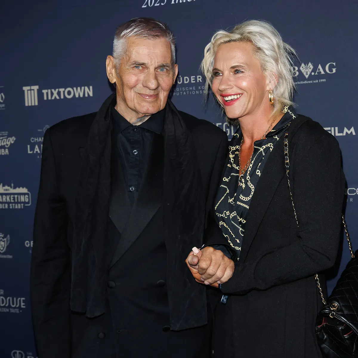 Heinz Hoenig legt überraschenden Auftritt in Berlin hin: "Ich will wieder spielen" - ntv.de