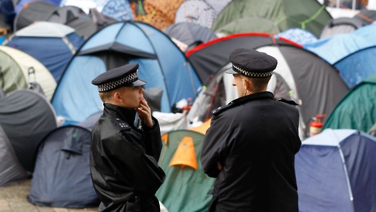 Der Polizei ist das Zeltlager ein Dorn im Auge.