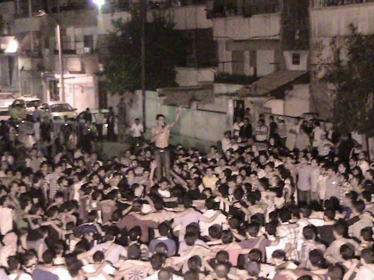 Proteste in Homs am 9. September. Die Bilder wurden von Demonstranten aufgenommen und von der syrischen Opposition verbreitet. Journalisten dürfen aus Syrien seit Beginn der Proteste nicht mehr berichten.