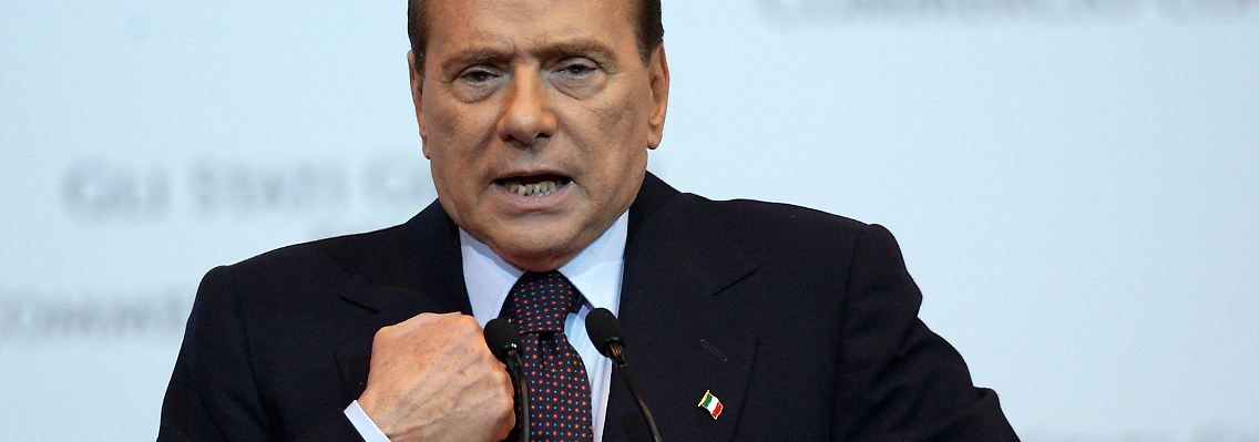 "Es gibt einen Angriff auf den Euro, der als Währung niemanden überzeugt hat, weil er nicht die Währung eines Landes ist, sondern von vielen": Silvio Berlusconi.