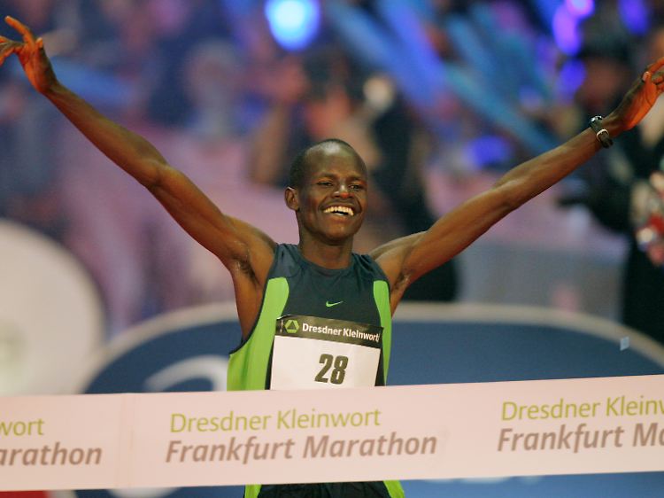 Der Kenianer Robert Cheruiyot 2008 gewann den 27. Frankfurter Marathon in 2:07:23 Stunden souverän.