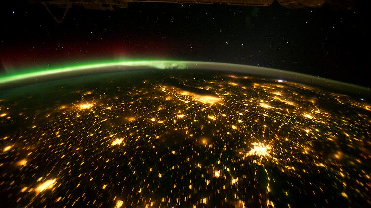 Die Aufnahme von der ISS zeigt unter anderem die US-Städte Omaha (links unten), Minneapolis/St. Paul (links oben), Chicago (Mitte oben) und St. Louis (rechts).