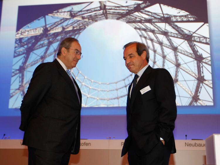 Gespräche mit den widerspenstigen Deutschen: Garcia Altozano (links) and Marcelino Fernandez Verdes von ACS bei der Hochtief-Hauptversammlung im vergangenen Mai.