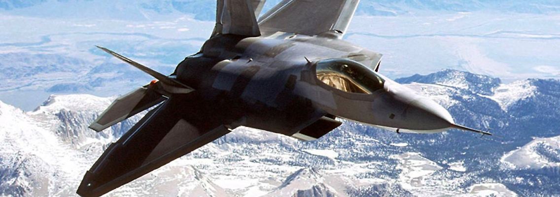 Obama verwies auf die erfolgreiche Verhinderung des Baus weiterer Kampfflugzeuge vom Typ F-22. Sie hätten die Steuerzahler fast zwei Milliarden Dollar gekostet.