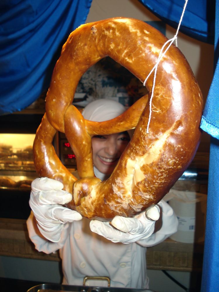 oktoberfest_jakarta_brezel.jpg