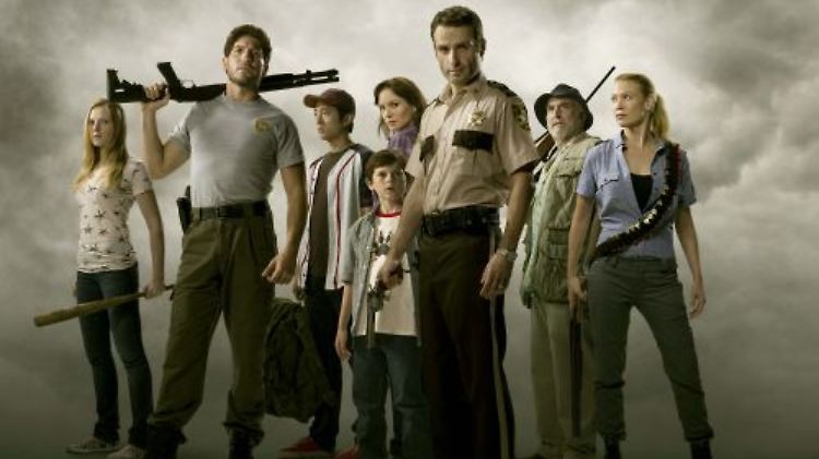 Erkennen Sie einige aus der ersten Staffel wieder? Shane, Glenn, Rick, Lori, Carl, Dale ...