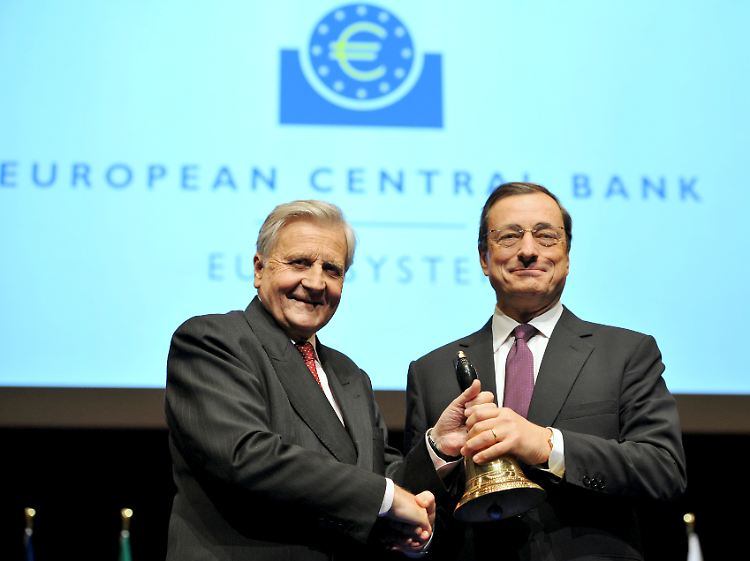 Ab dem 1. November sitzt nicht mehr Jean-Claude Trichet (l.), sondern Mario Draghi am Ruder der EZB.