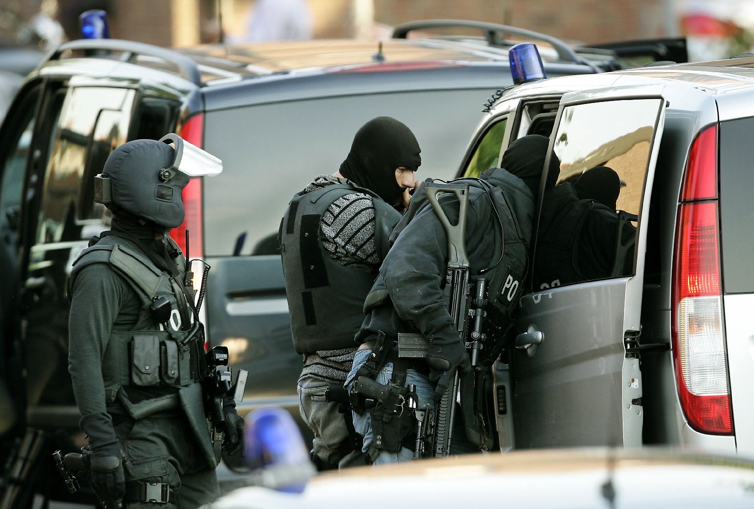 Ein enormes Polizeiaufgebot riegelt den Margaritenweg in Schwalmtal ab. 