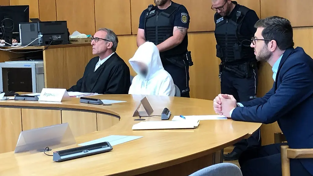 Der-Angeklagte-aeussert-sich-nicht-zu-der-Bluttat