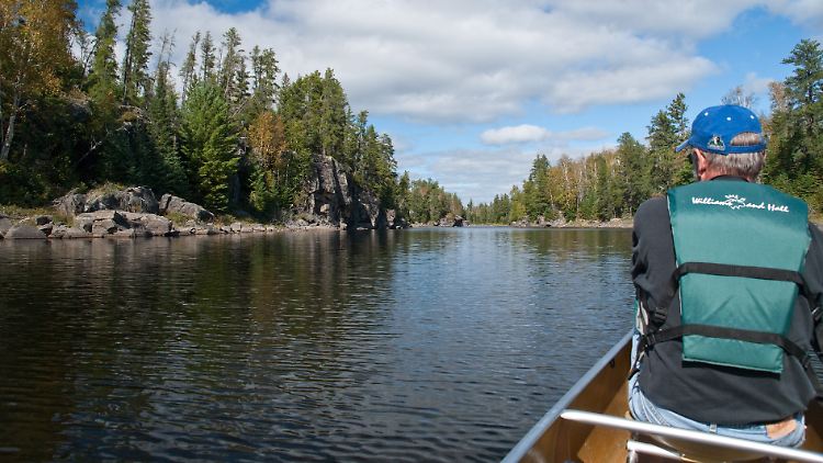Weite Seen wechseln sich ab mit schmalen Kanälen: Die Boundary Waters bieten Kanuten unterschiedliche Perspektiven vor dem Bug.