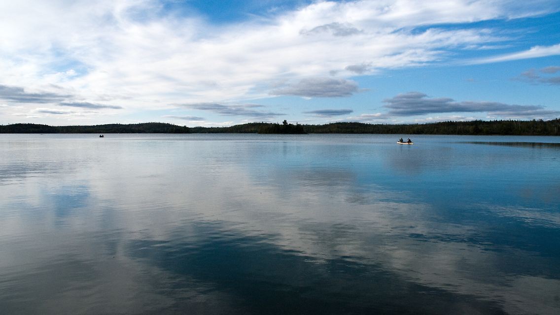Der nächste Ort ist fast 50 Kilometer entfernt: Auf dem Ensign Lake in den Boundary Waters lässt sich der Alltag völlig ausblenden.