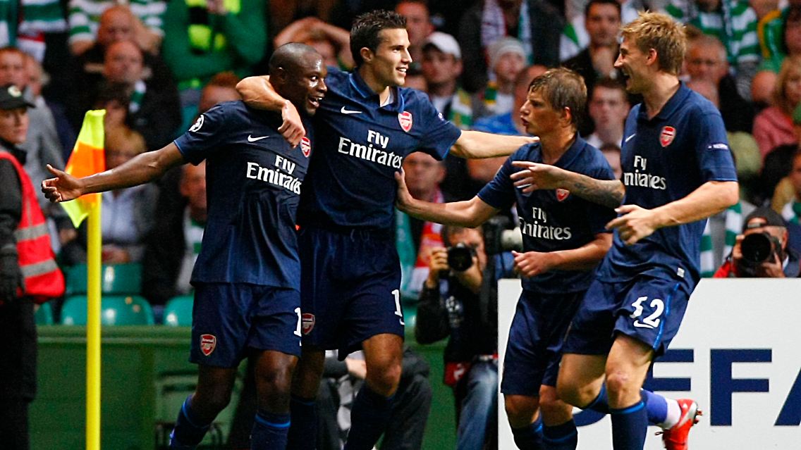 Arsenals William Gallas feiert mit den Kollegen sein Tor gegen Cletic Glasgow.