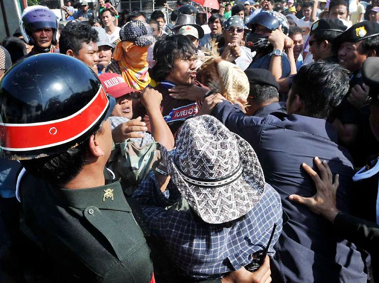 Bei den Protesten kam es auch zu Handgreiflichkeiten.