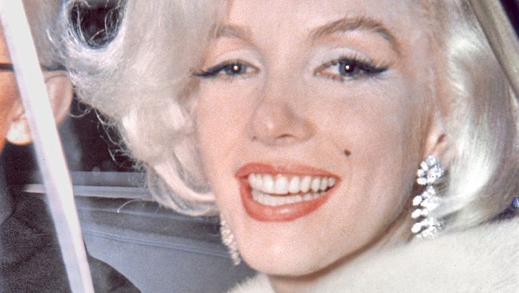 Marilyn Monroe bei ihrer Ankunft am New Yorker Madison Square Garden, wo sie am 19. Mai 1962 ihr "Happy Birthday" für US-Präsident Kennedy singt.