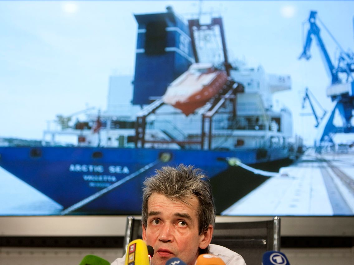 Beweise gibt es keine, Experten sind sich dennoch sicher: Die "Arctic Sea" hatte Rüstungsgüter an Bord.