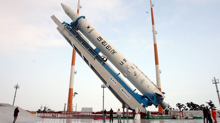 Die Rakete, hier an der Startrampe, wurde wieder zurück zum Hangar gebracht.