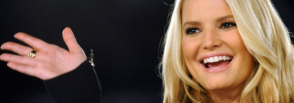 Jessica Simpson bestätigt per Twitter, dass Nachwuchs unterwegs ist.