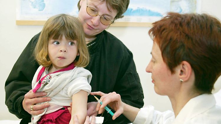 Nicht nur Kinder auch junge Erwachsene sollten sich gegen Masern impfen lassen.