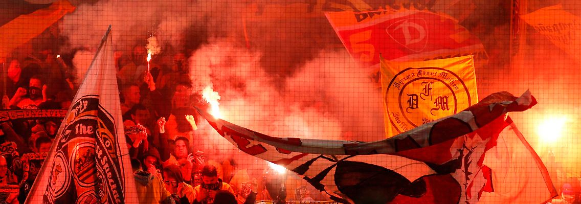 Rote-gelbe Farben im Dresdner Fanblock.