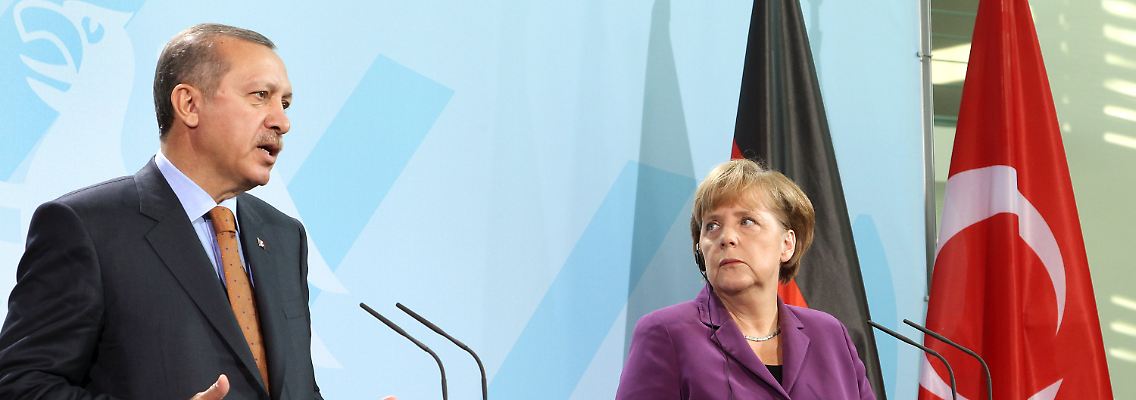 Erdogan und Merkel bei einer Pressekonferenz im Bundeskanzleramt.