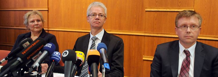 Die ärztliche Geschäftsführerin des Klinikums Bremen-Mitte, Brigitte Kuss, der Aufsichtsratsvorsitzende von Gesundheit Nord, Diethelm Hansen (M), und der Gesundheits-Staatsrat Joachim Schuster.