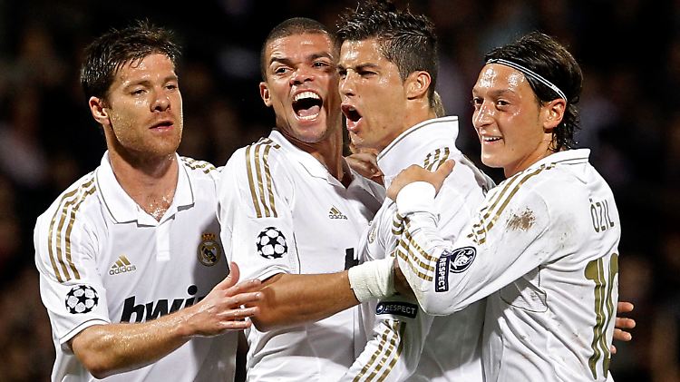 Ekstase in Weiß: Real Madrid wahrte seine makellose Bilanz auch in Madrid. Mann des Spiels war Cristiano Ronaldo mit seinem Doppelpack (2.v.r.)