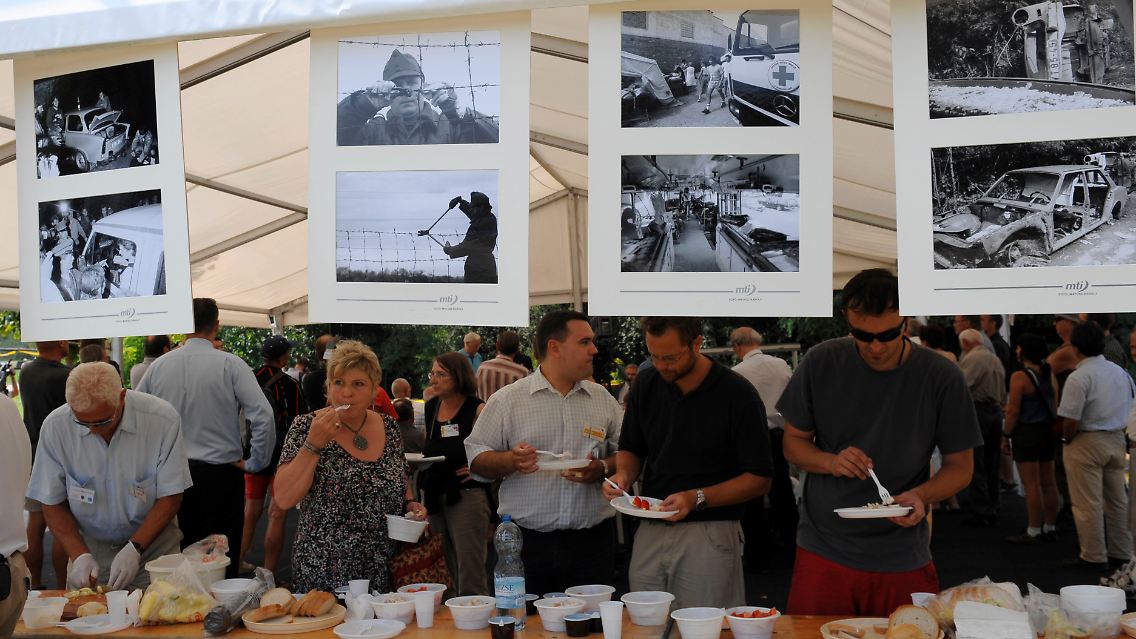 ..Ein Picknick gehört natürlich auch zum Gedenken.