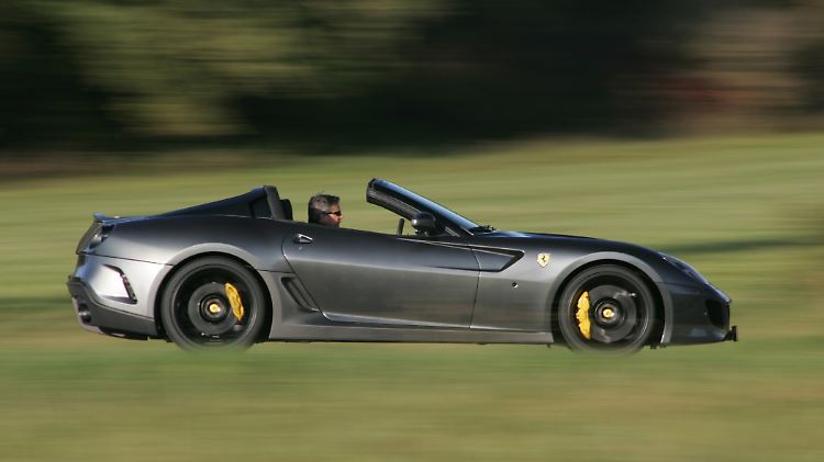 Der Ferrari SA Aperta kommt nun auf satte 888 statt 670 PS.