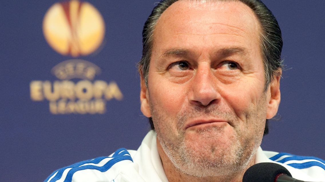 Die nächste Runde im Blick: Schalkes Trainer Huub Stevens.
