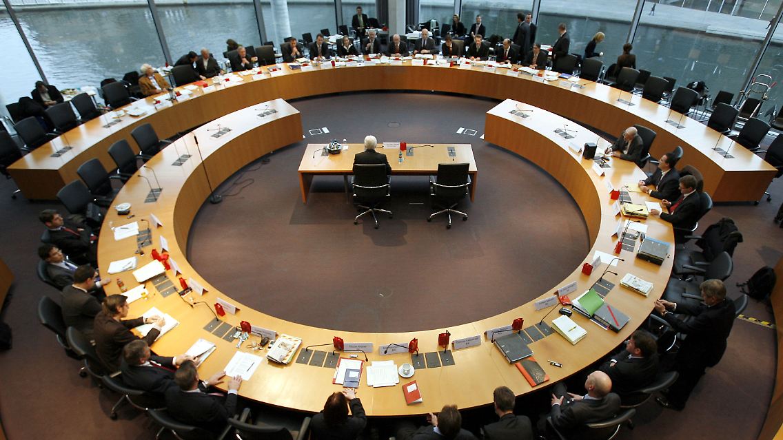 Nach Forderung der Grünen soll noch vor der Wahl ein zweiter BND-Ausschuss gebildet werden.