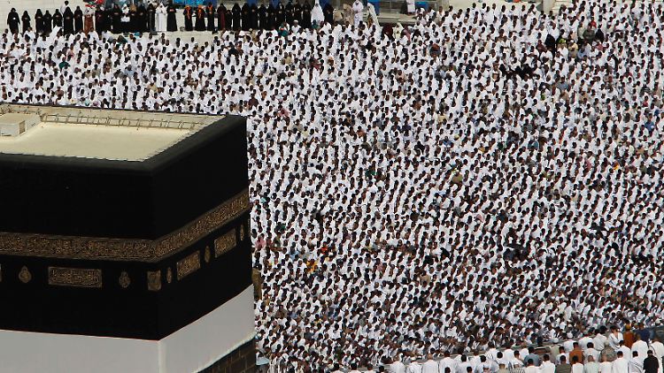 Millionen Menschen aus der ganzen Welt nehmen jährlich an der Hadsch teil.