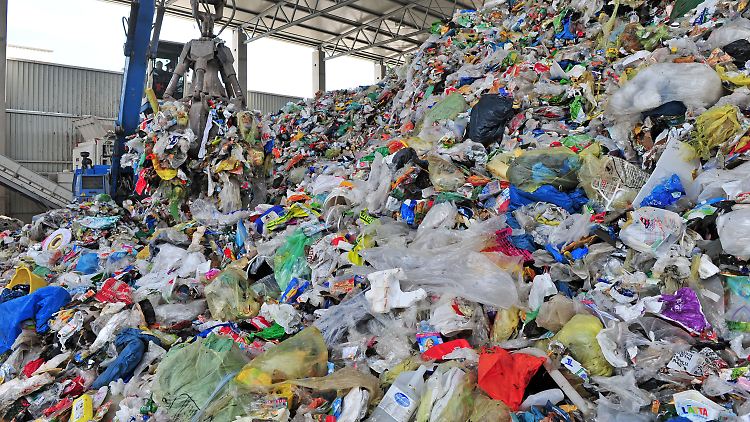Weil Erdöl knapp wird, werden für Plastikabfälle schon jetzt hohe Summen gezahlt.