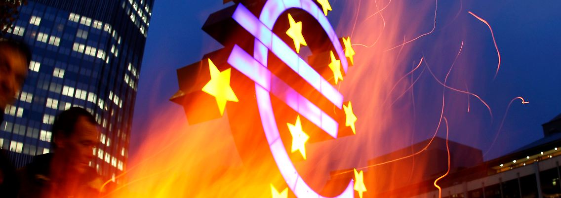 "Occupy"-Aktivisten haben vor der Frankfurter Zentrale der EZB ein Feuer gemacht.