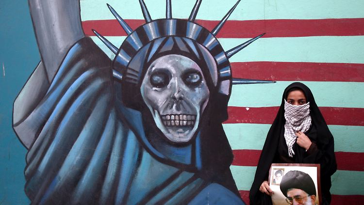 Wie Iraner die Freiheitsstatue sehen: Ein Plakat in Teheran zur Feier der Revolution..
