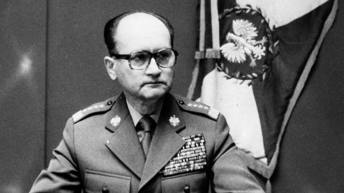 General Wojciech Jaruzelski, seit wenigen Monaten Erster Sekretär der Kommunistischen Vereinigten Arbeiterpartei Polens (PVAP), erklärt das Kriegsrecht: