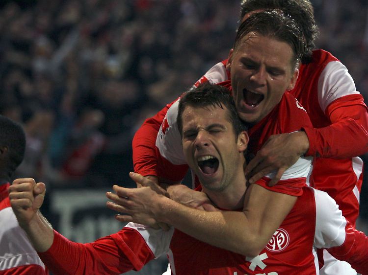 Andreas Ivanschitz sorgte per umstrittenem Elfmeter für die FSV-Führung - Mainz gab sie nicht mehr ab.