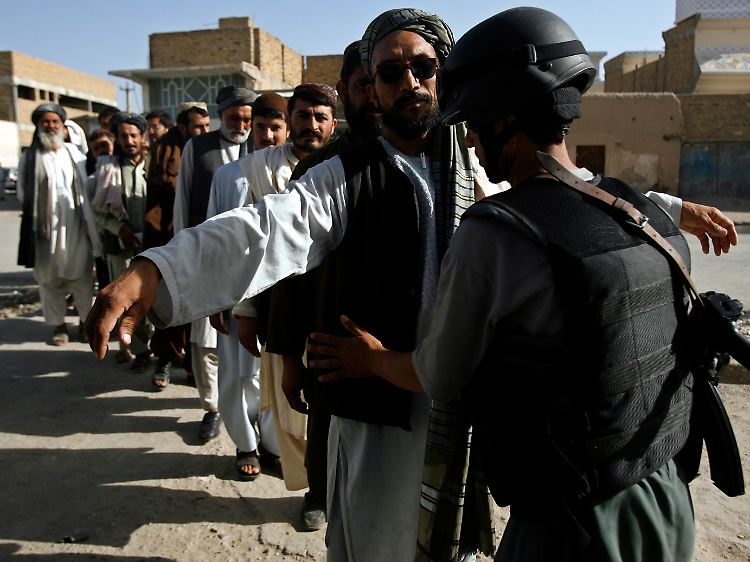 Unter hohen Sicherheitsvorkehrungen waren 17 Millionen Afghanen zur Stimmabgabe aufgerufen.
