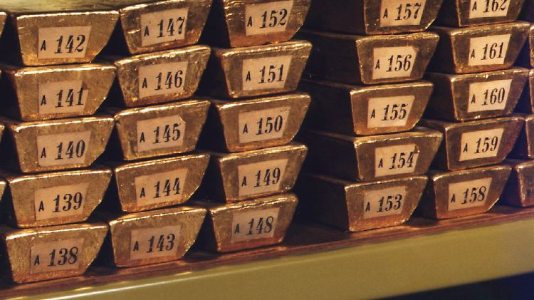 Es liegt seit Jahrzehnten im Keller: Blick in den Tresorraum mit Goldreserven der Bundesbank (Archivbild).