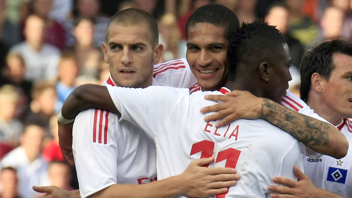 Paolo Guerrero (m), Mladen Petric (l) und Eljero Elia hatten viel Grund zur Freude.