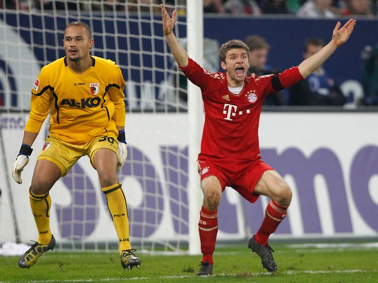 Der Japaner sorgte dafür, dass Thomas Müller mit den Bayern doch keinen Spaziergang in Augsburg erlebten.