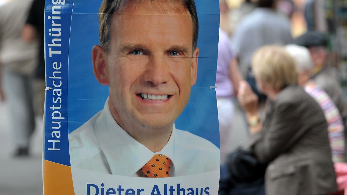 Althaus versucht offenbar, aus seiner Aufarbeitung des Skiunfalls politisches Kapital zu schlagen.