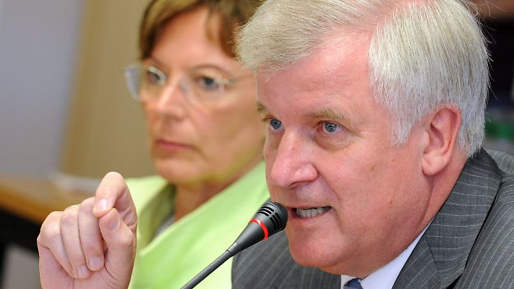 CSU-Chef Seehofer und Bayerns Europaministerin Emilia Müller haben nun offenbar nur noch wenig Probleme mehr mit dem Begleitgesetz.