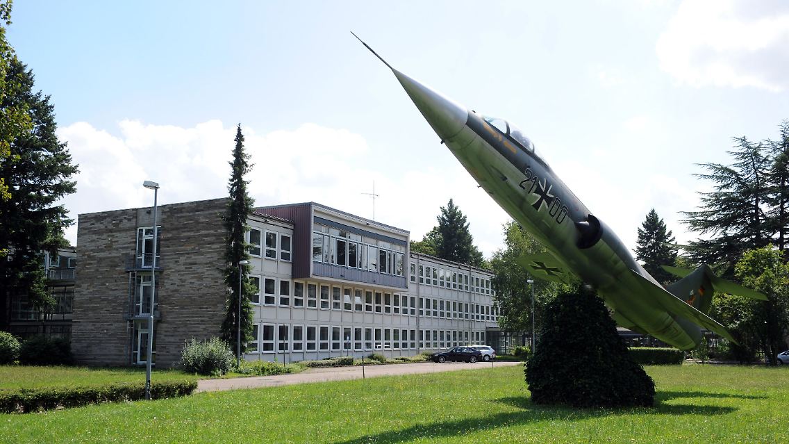 Die früher von Luftwaffenoffizieren genutzte Kaserne wird Übergangsstandort des Bundesverfassungsgerichts.